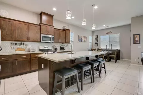 Kitchen - 430 Heritage Ln, Dixon, CA 95620 photo 4 of 4