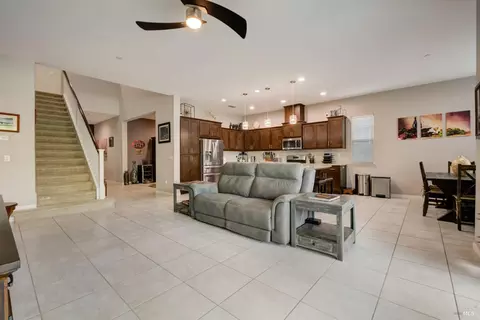 Living - 430 Heritage Ln, Dixon, CA 95620 photo 2 of 3