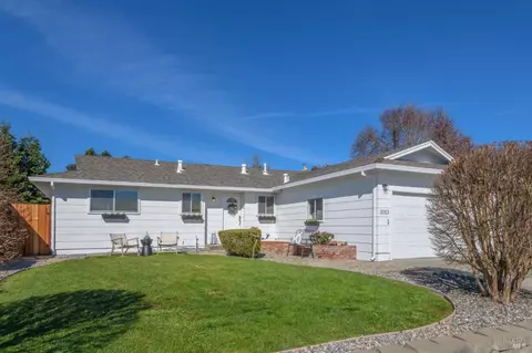 Exterior - 2013 Harrison St, Petaluma, CA 94954 photo 9 of 14