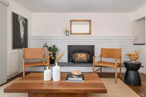 Living - 2013 Harrison St, Petaluma, CA 94954 photo 4 of 6