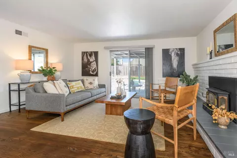 Living - 2013 Harrison St, Petaluma, CA 94954 photo 2 of 6