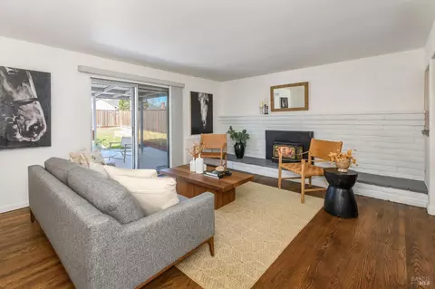 Living - 2013 Harrison St, Petaluma, CA 94954 photo 3 of 6