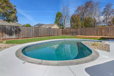 Exterior - 2013 Harrison St, Petaluma, CA 94954 photo 5 of 14