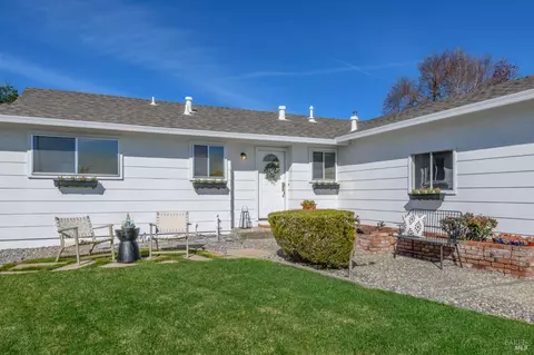 Exterior - 2013 Harrison St, Petaluma, CA 94954 photo 10 of 14