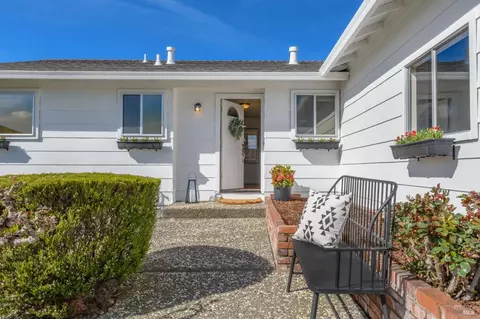 Exterior - 2013 Harrison St, Petaluma, CA 94954 photo 11 of 14