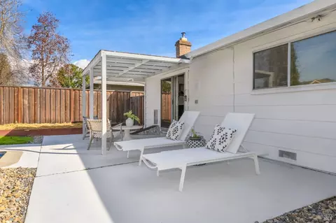 Exterior - 2013 Harrison St, Petaluma, CA 94954 photo 7 of 14