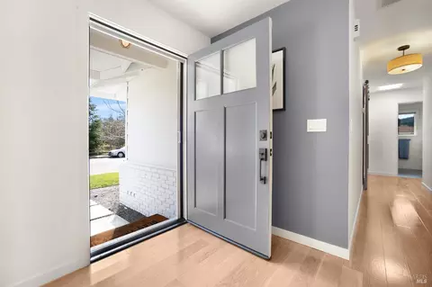Entry Way - 18287 Robin Ave, Sonoma, CA 95476 photo 1 of 1