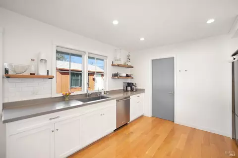 Kitchen - 18287 Robin Ave, Sonoma, CA 95476 photo 5 of 8