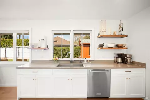 Kitchen - 18287 Robin Ave, Sonoma, CA 95476 photo 4 of 8