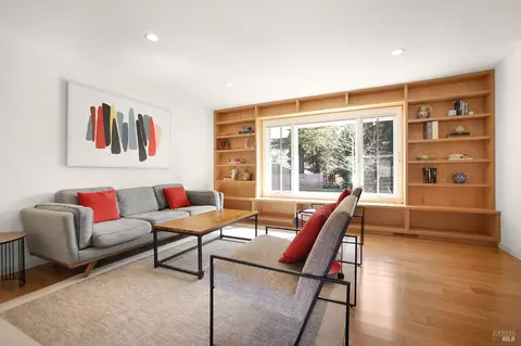 Living - 18287 Robin Ave, Sonoma, CA 95476 photo 4 of 8
