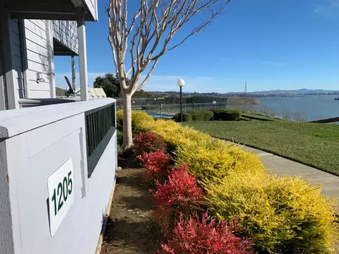 1201 Glen Cove Pkwy #1205, Vallejo, CA 94591