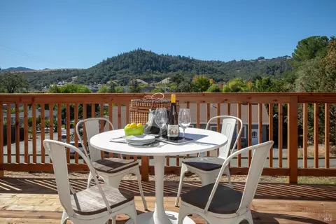 91 Church Ln, Cloverdale, CA 95425