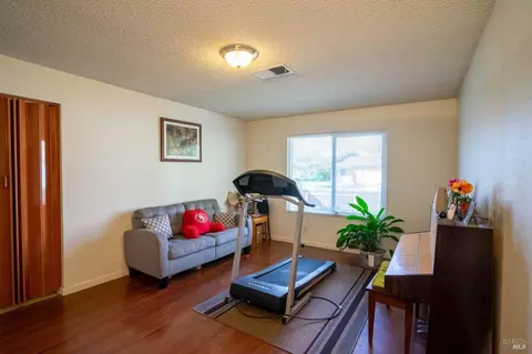 481 Basalt Dr, Vallejo, CA 94589 photo 4