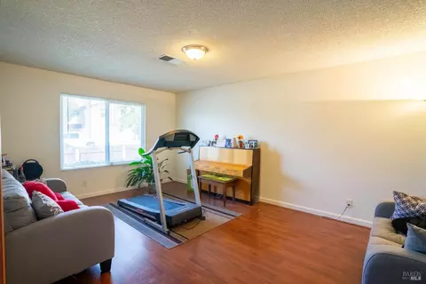 481 Basalt Dr, Vallejo, CA 94589 photo 3