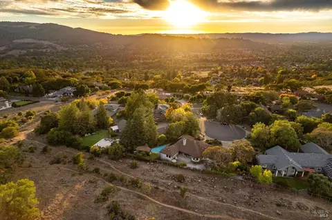 4809 Skycrest Ct, Santa Rosa, CA 95405