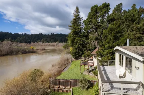22939 Conifer Dr, Monte Rio, CA 95462