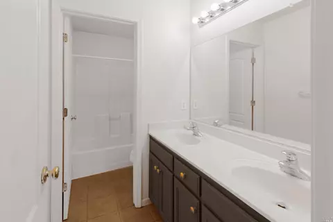 Bath - 1214 Brooktrail Dr, Pittsburg, CA 94565 photo 4 of 5