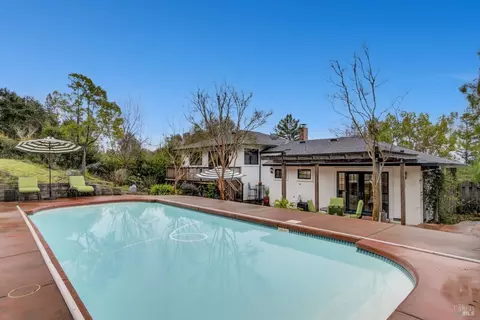 5567 Yerba Buena Rd, Santa Rosa, CA 95409