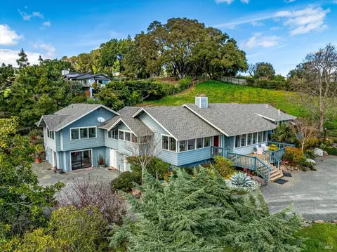 18800 White Oak Dr, Sonoma, CA 95476