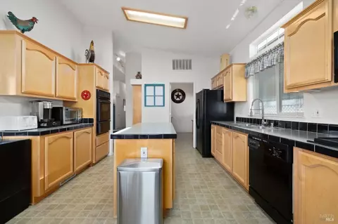 8126 C St, Windsor, CA 95492 photo 3