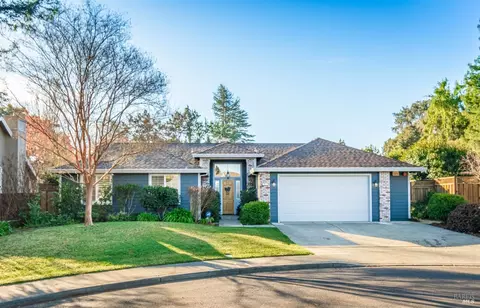 11 Hall Ct, Napa, CA 94558