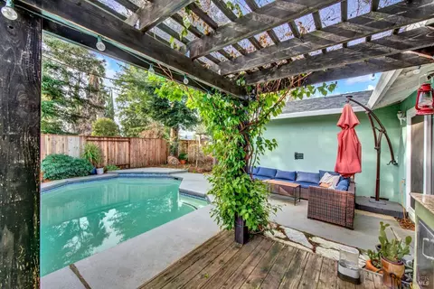 Exterior - 482 Crestview Dr, Vacaville, CA 95688 photo 25 of 31