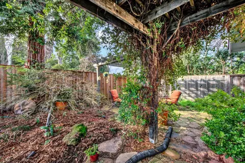 Exterior - 482 Crestview Dr, Vacaville, CA 95688 photo 17 of 31