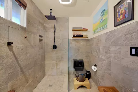 Bath - 482 Crestview Dr, Vacaville, CA 95688 photo 4 of 5