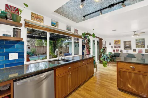 Kitchen - 482 Crestview Dr, Vacaville, CA 95688 photo 8 of 13