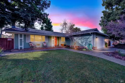 Exterior - 482 Crestview Dr, Vacaville, CA 95688 photo 30 of 31