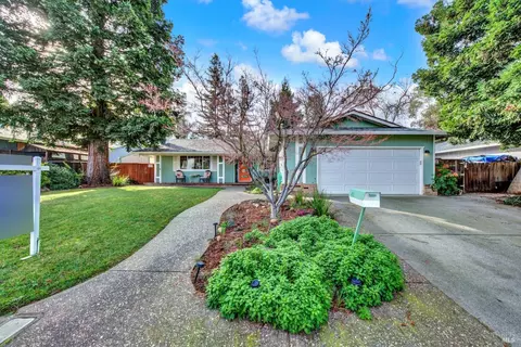 Exterior - 482 Crestview Dr, Vacaville, CA 95688 photo 4 of 31