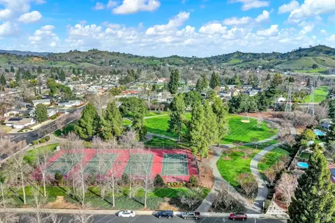 View/Area - 482 Crestview Dr, Vacaville, CA 95688 photo 8 of 8