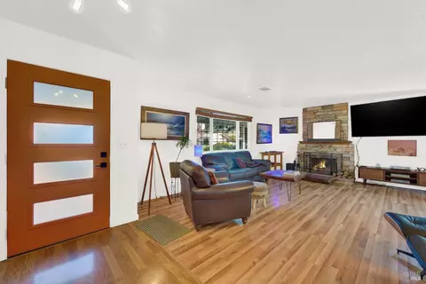 Living - 482 Crestview Dr, Vacaville, CA 95688 photo 8 of 13
