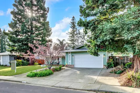 Exterior - 482 Crestview Dr, Vacaville, CA 95688 photo 9 of 31