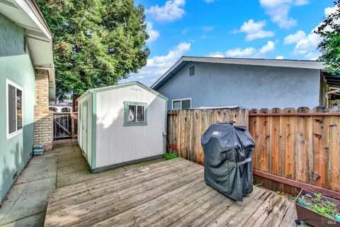 Exterior - 482 Crestview Dr, Vacaville, CA 95688 photo 23 of 31