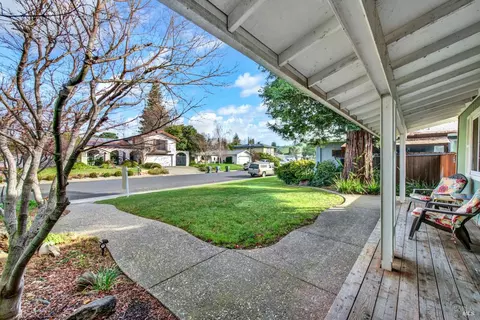 Exterior - 482 Crestview Dr, Vacaville, CA 95688 photo 14 of 31