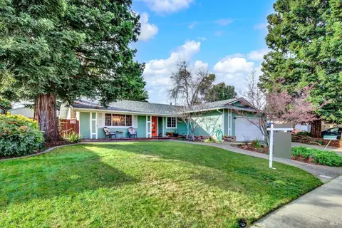 Exterior - 482 Crestview Dr, Vacaville, CA 95688 photo 6 of 31