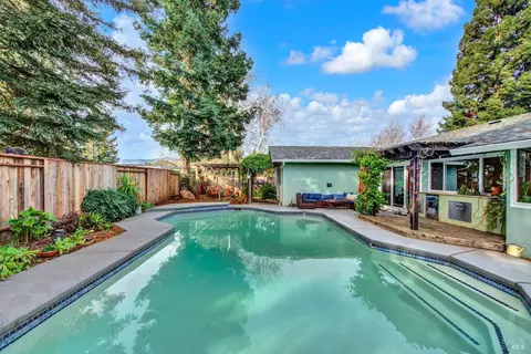 Exterior - 482 Crestview Dr, Vacaville, CA 95688 photo 21 of 31