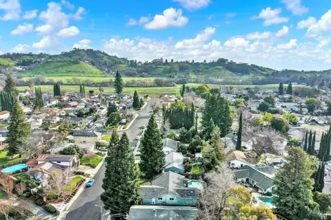 View/Area - 482 Crestview Dr, Vacaville, CA 95688 photo 3 of 8