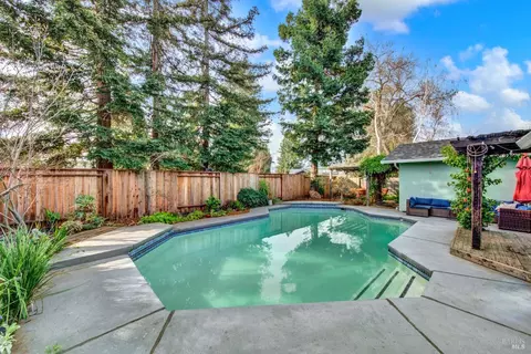Exterior - 482 Crestview Dr, Vacaville, CA 95688 photo 22 of 31