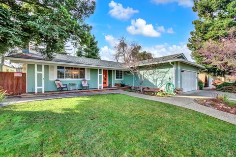 Exterior - 482 Crestview Dr, Vacaville, CA 95688 photo 10 of 31