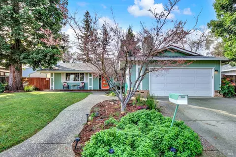 Exterior - 482 Crestview Dr, Vacaville, CA 95688 photo 3 of 31