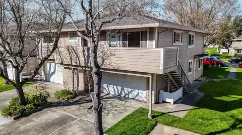 49 Los Padres Cir, Novato, CA 94947