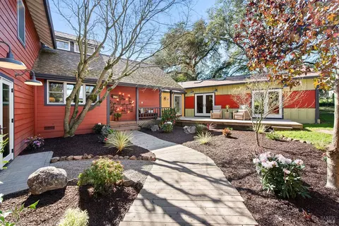 700 Ellis Ct, Sebastopol, CA 95472