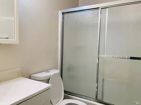 Bath - 7 Villa Ct, Fairfield, CA 94533 photo 3 of 4