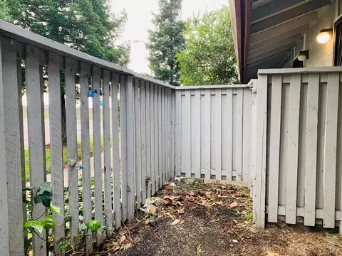 Exterior - 7 Villa Ct, Fairfield, CA 94533 photo 5 of 10