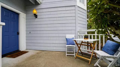 2 Mariners Cir, San Rafael, CA 94903