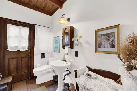 Bath - 1860 De Leu Dr, Fairfield, CA 94534 photo 1 of 5