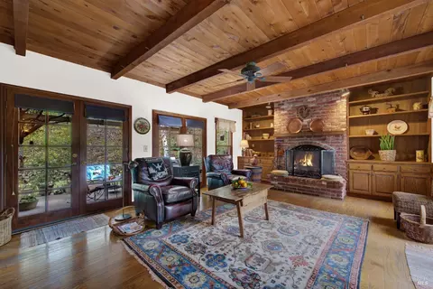 Living - 1860 De Leu Dr, Fairfield, CA 94534 photo 7 of 8