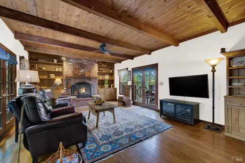 Living - 1860 De Leu Dr, Fairfield, CA 94534 photo 4 of 8
